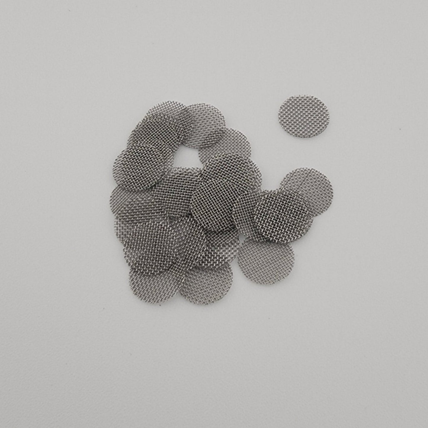 Stainless mesh filter for one-hitter